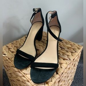 Black Jessica Simpson heels size 9
